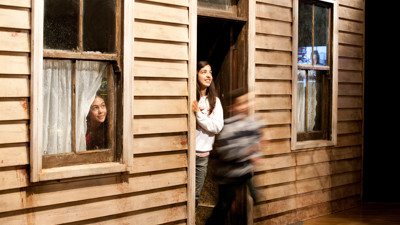 Children in Lon section of Melbourne Story 