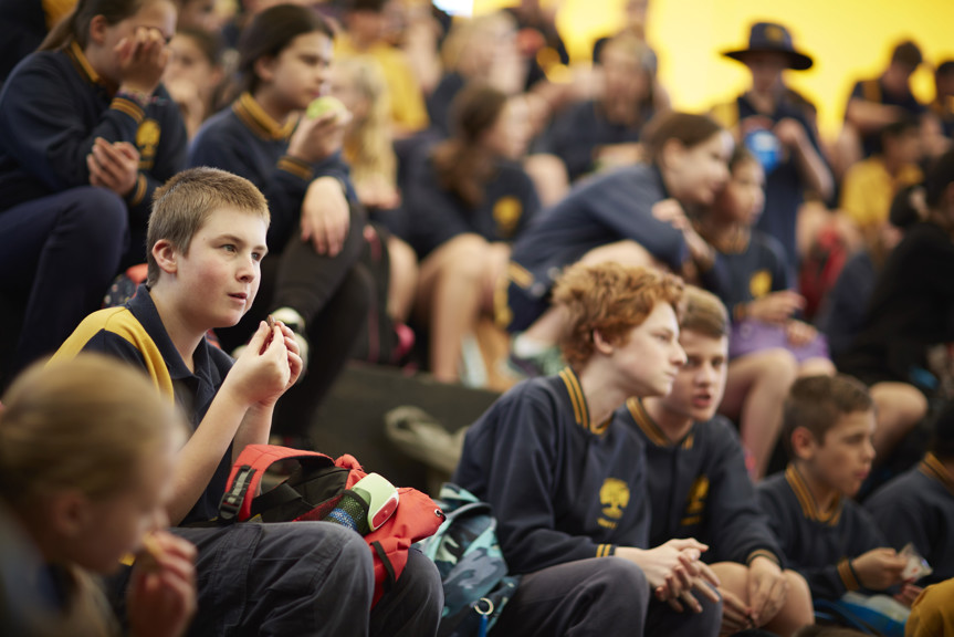 Children having lunch 