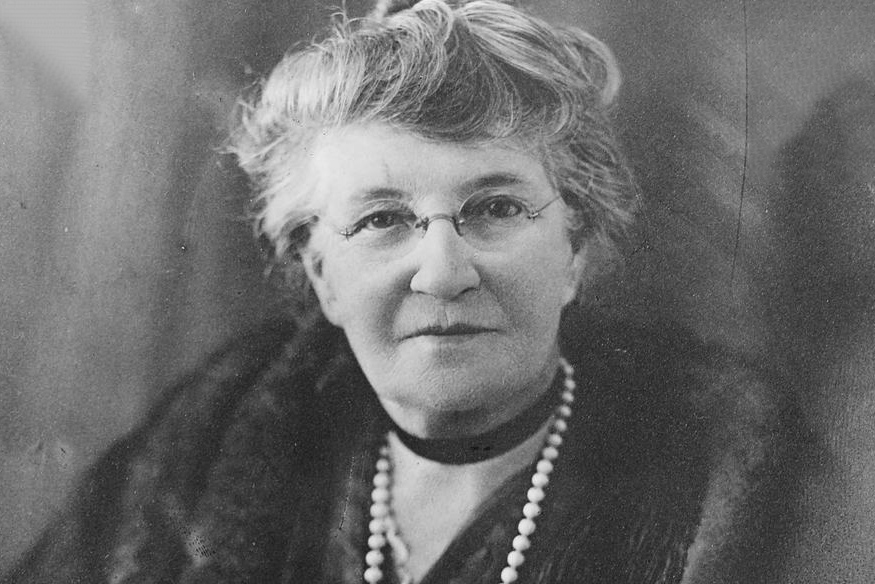 Portrait of a an elderly woman