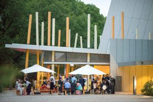 Group of people at a outdoor function