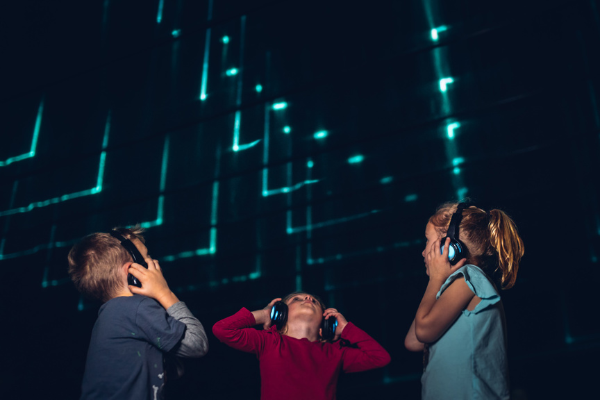 Children with earphones