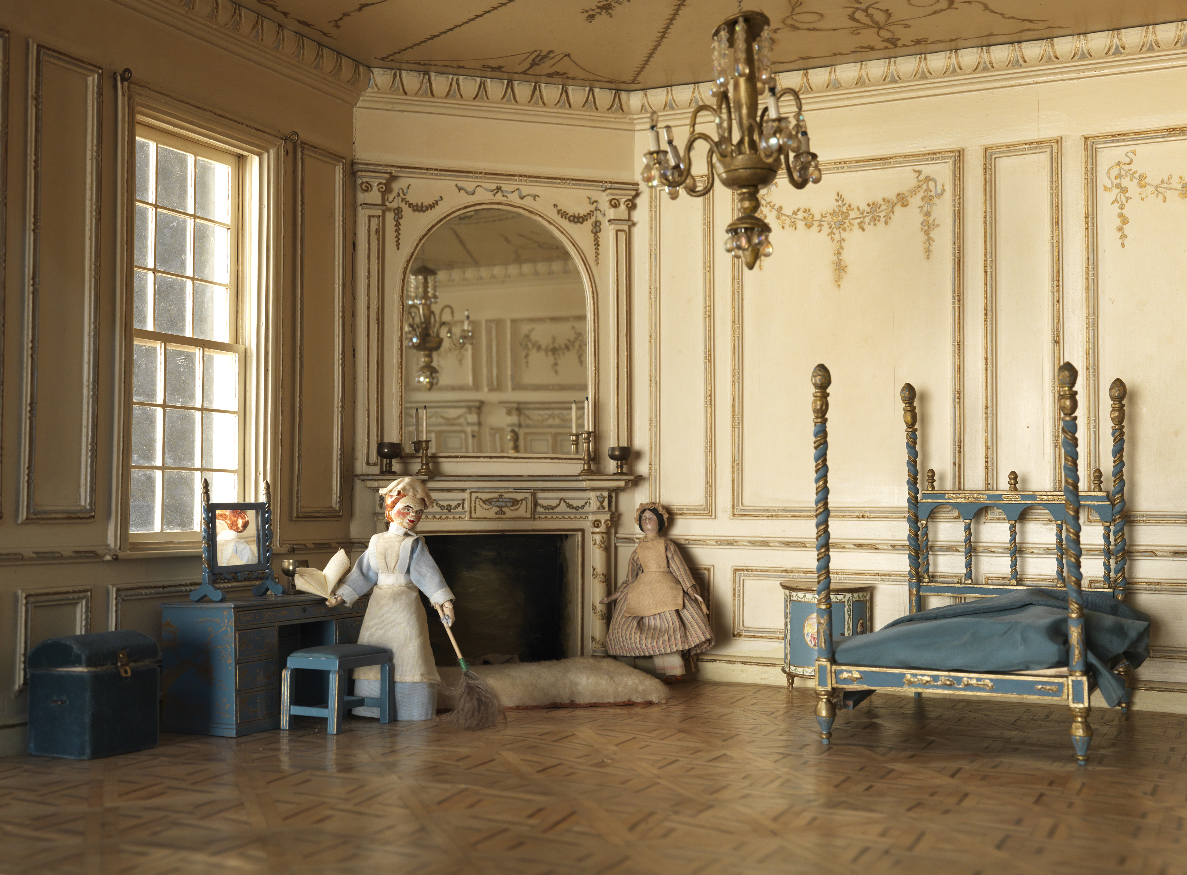 Doll's house interior 21 room fully furnished doll' house representing a typical English country house of the Georgian period that would have been built around 1740, but is now shown with some interiors that have been remodelled to the taste of the 'owners' up to about 1860.