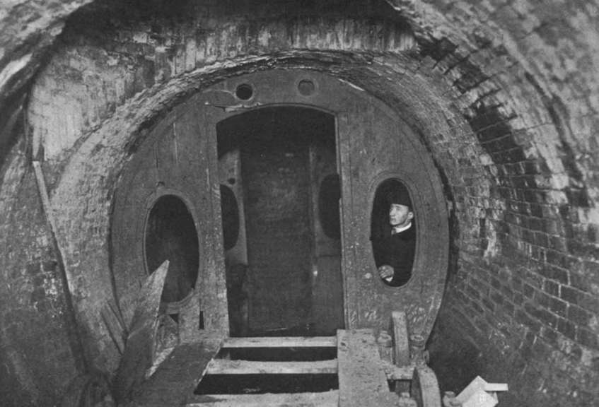 Beach pneumatic tunnel