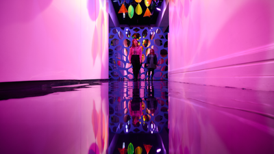 2 girls in awe as they discover an immersive walkway.