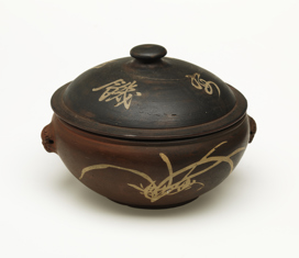 Clay pot steamer either brought to Australia or purchased in Australia by Sydney Louey Gung or his wife Yun Ping, early 1900s. It was used in traditional Chinese cooking to steam food by submerging the unglazed pot in water which absorbs and then releases moisture once heated.