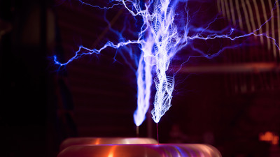 A plasmasoninc (mini Tesla Coil) discharges lightning.