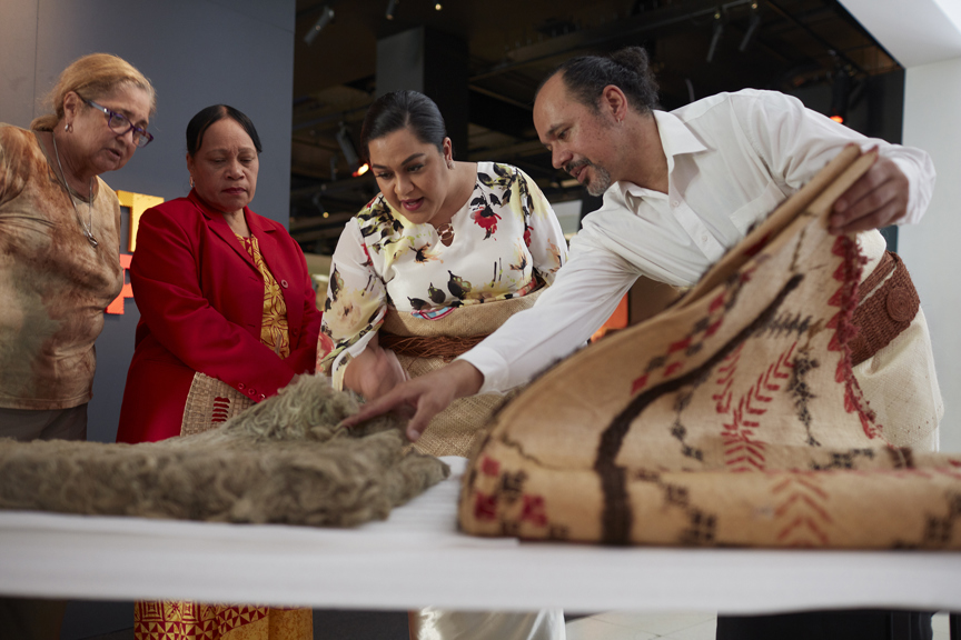 Sione Napi Francis showing Princess Saloe items from the Museum’s collection, including a Rotuman Fine mat, during her visit to Melbourne Museum, 2018.